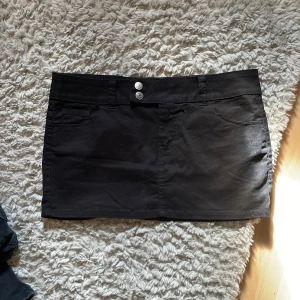 HM kjol - Finns ingen lapp i men skulle säga att den är storlek M möjligtvis S😇