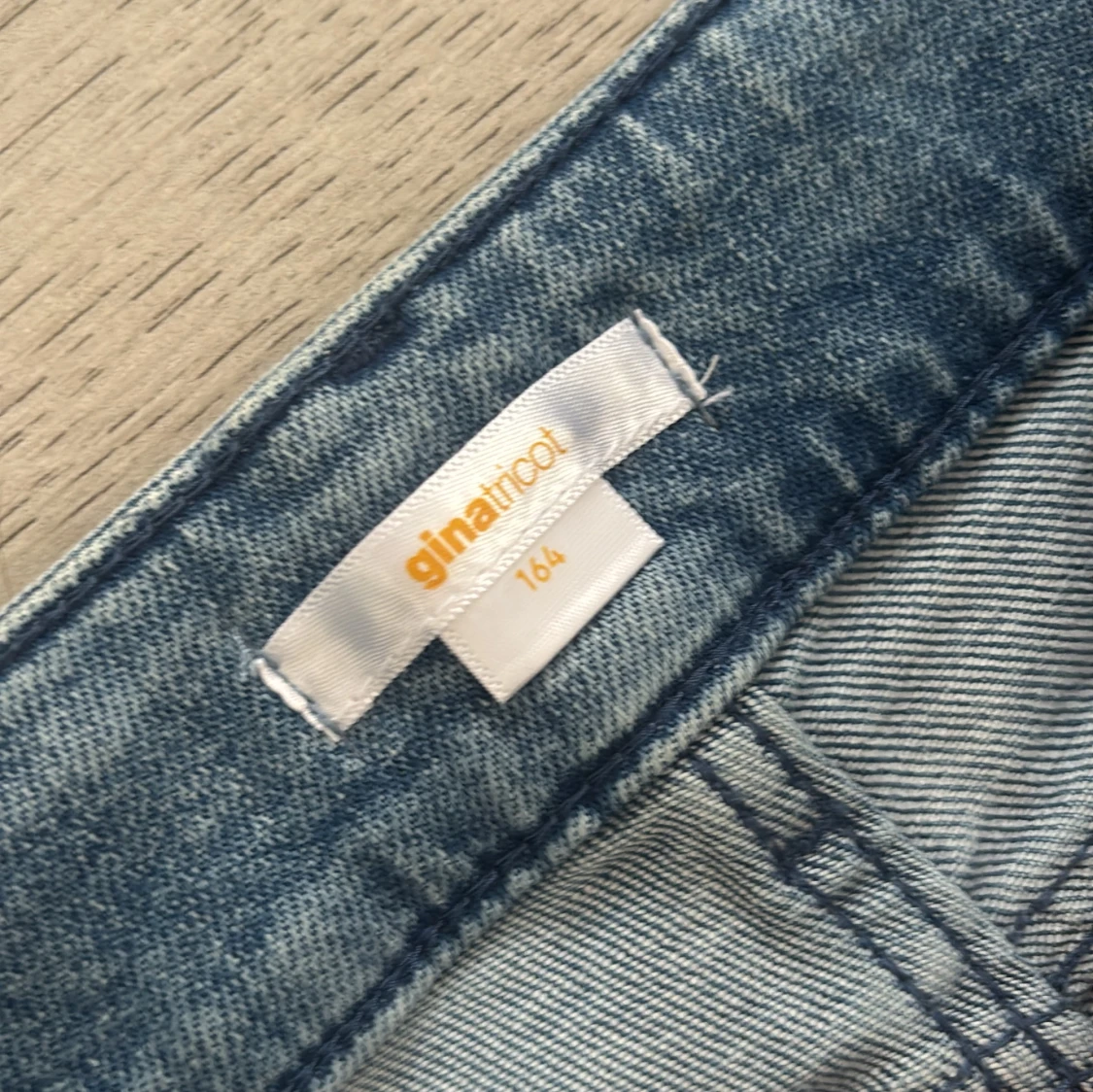 Blå bootcut jeans från Gina Tricot - 2