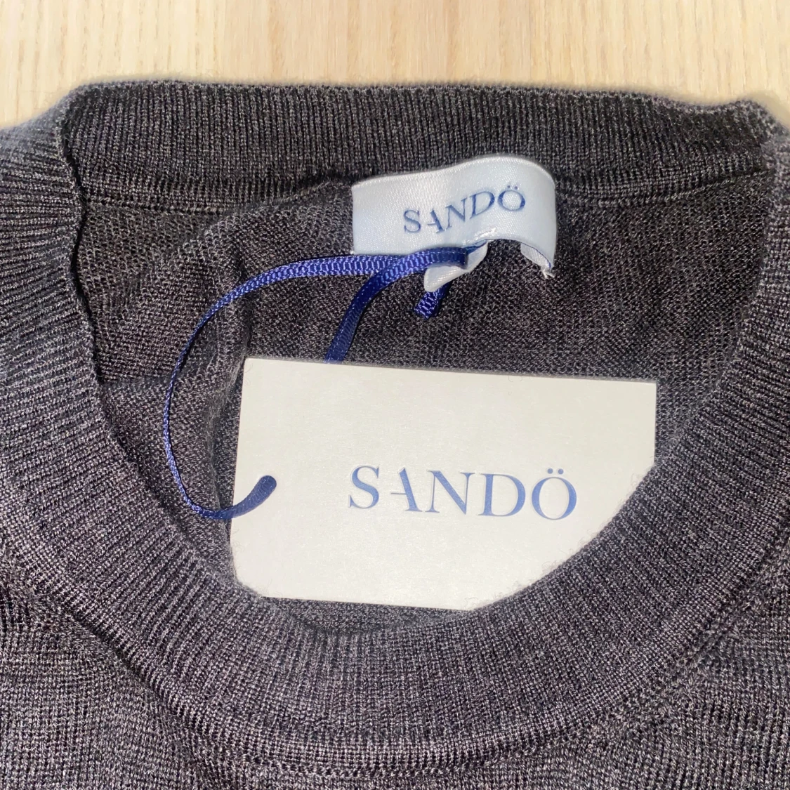 Mörkbrun/grå stickad tröja från Sandö - 1