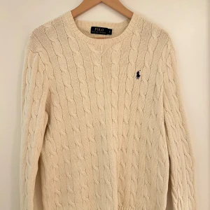 Stickad Polo Ralph Lauren tröja - Beige/Vit Ralph Lauren tröjan Storlek S