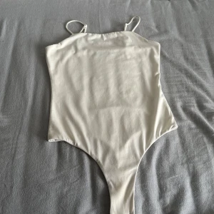 vit body - vit body från bikbok