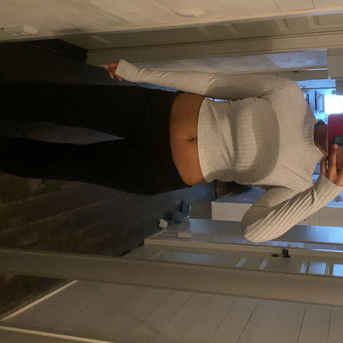 Ljusgrå croppad ribbad långärmad topp - 1