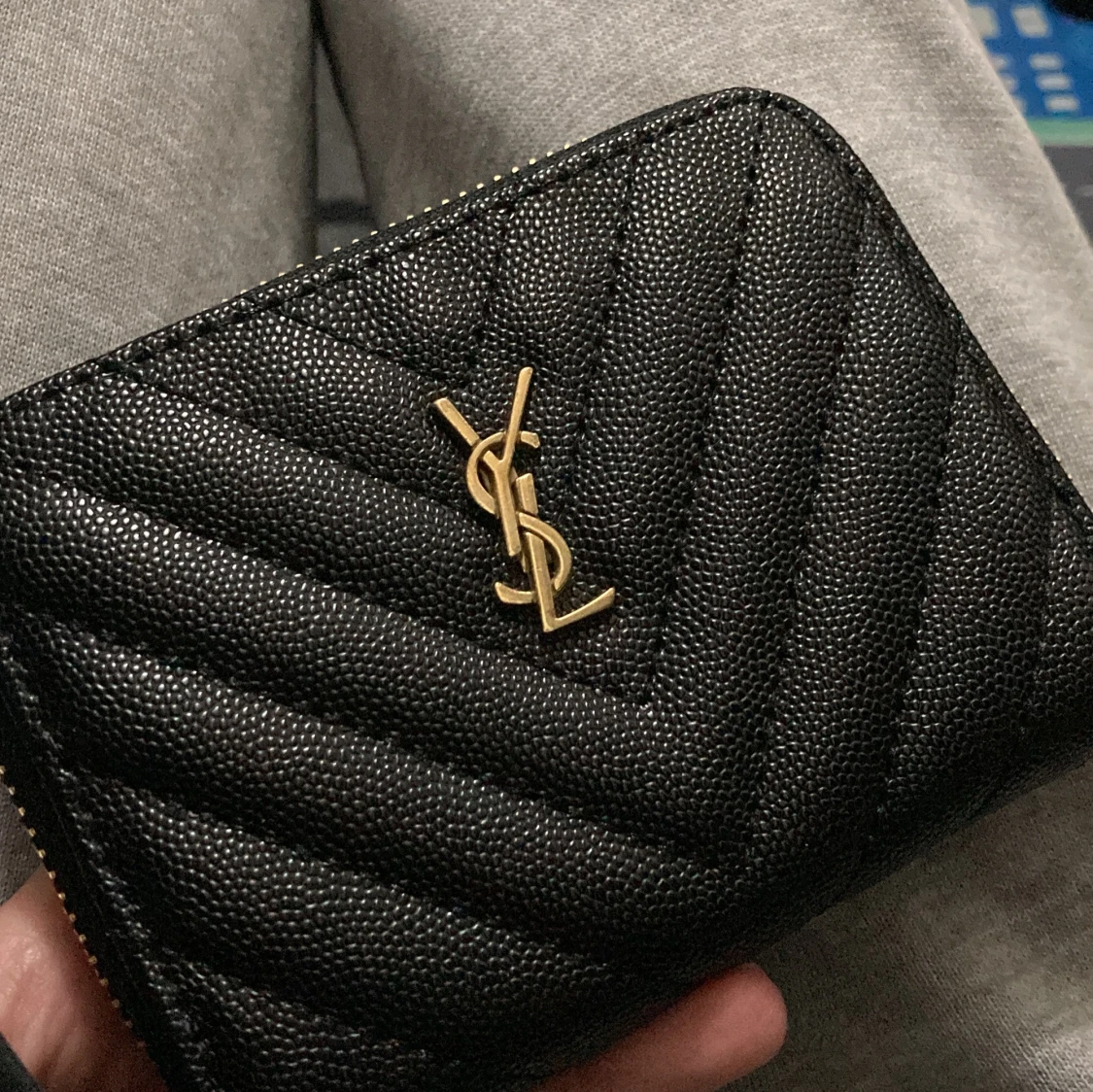 Svart quiltad plånbok med dragkedja - 1