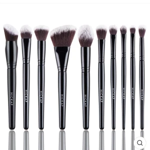 Hickap 10-pack sminkborstar svart - Säljer ett komplett set med 10 sminkborstar från Hickap. Setet innehåller olika former för foundation, contour, puder, highlighter och ögonskugga, perfekt för att skapa en bra look. Borstarna tvättas innan dem skickas. Och enbart testade fåtalet gånger. Priset går att diskutera vid snabb affär.