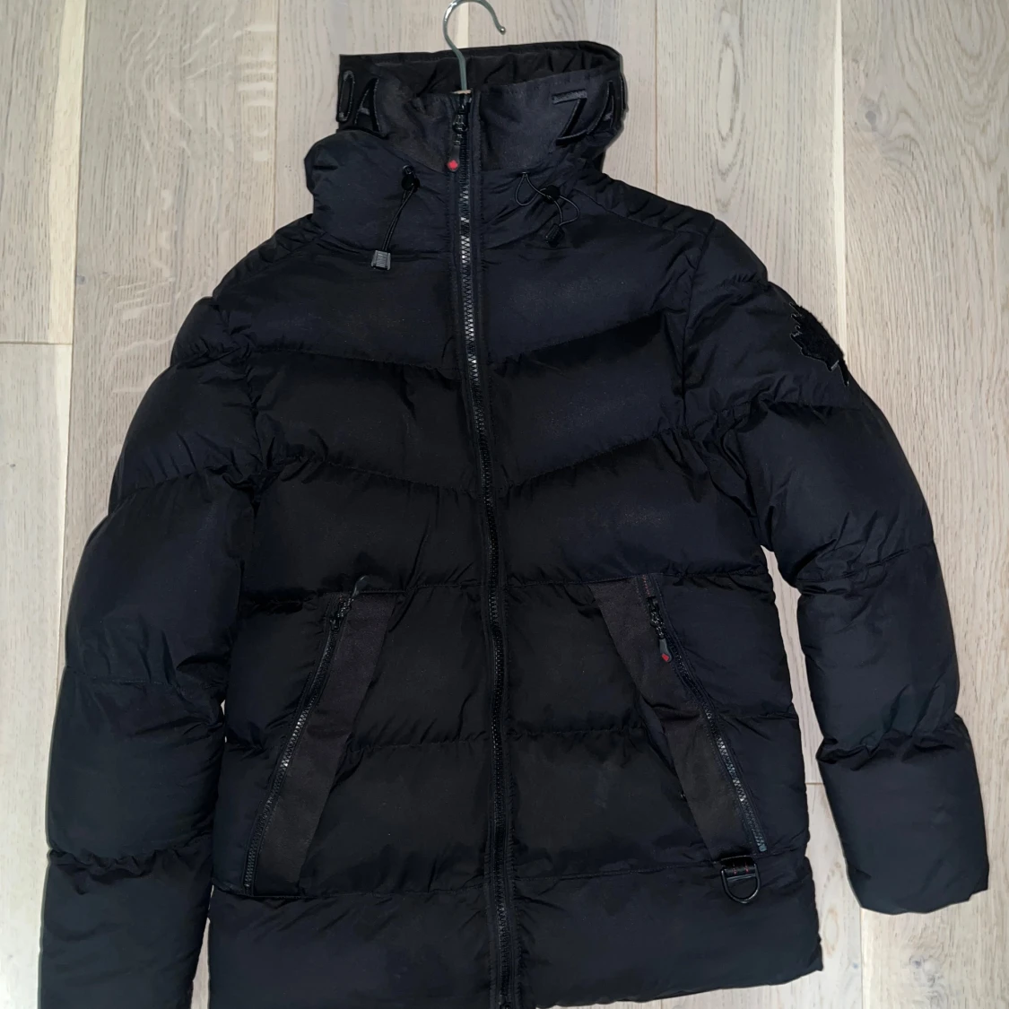 Svart pufferjacka från Zavetti Canada