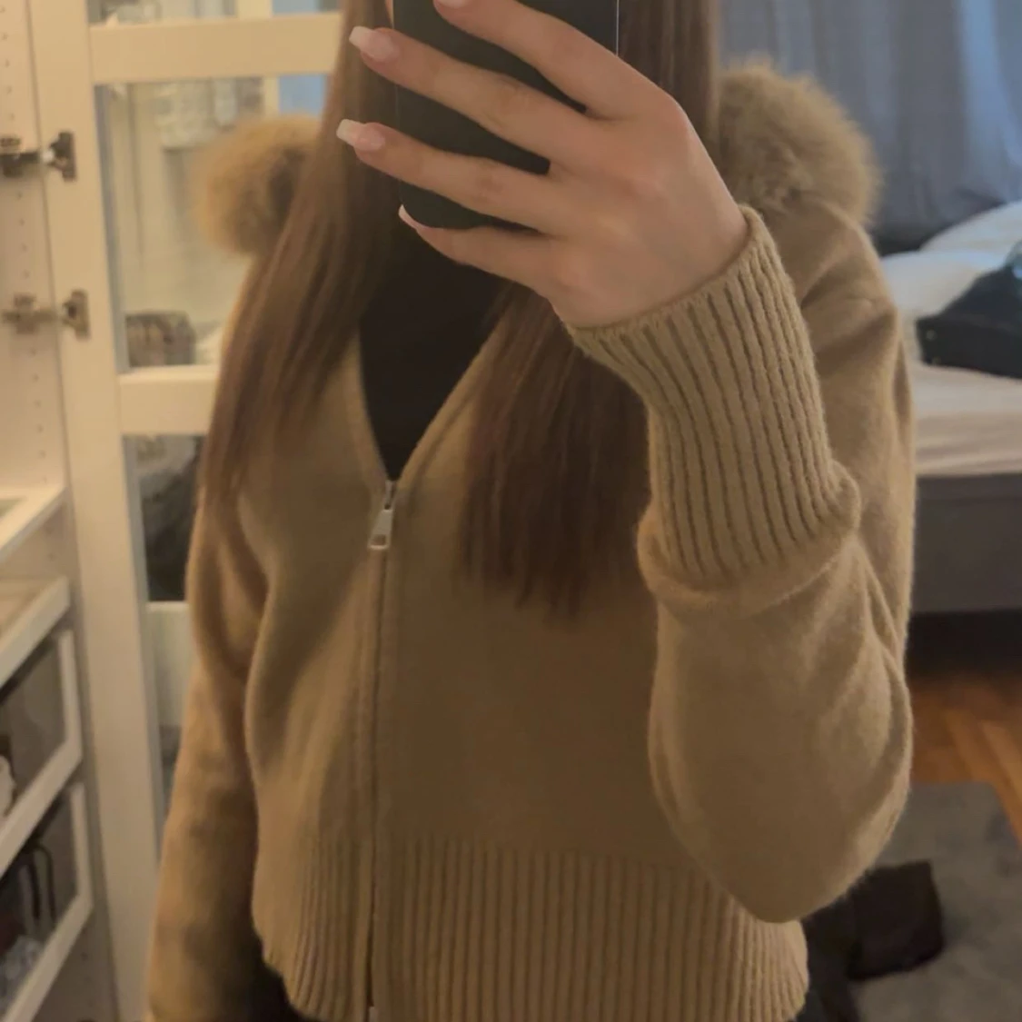 Beige teddyjacka med pälskrage - 1