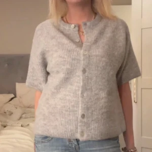 Gina tricot tröja - Så fin! Perfekt nu för hösten🫶🏽 storlek M, använd en gång💕