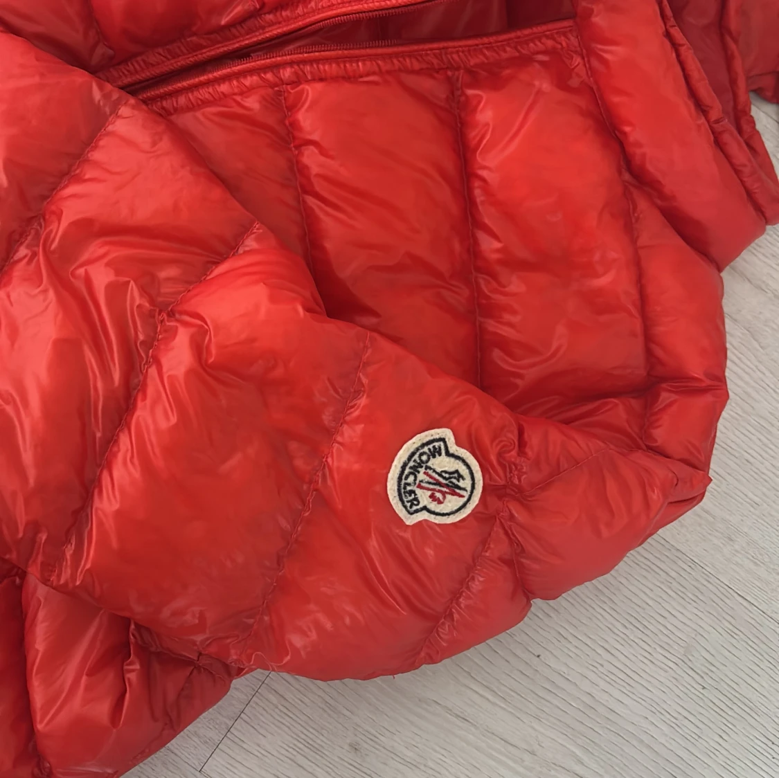 Röd dunjacka från Moncler - 3