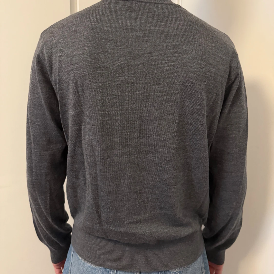 Mörkgrå stickad tröja från Sandö - 1
