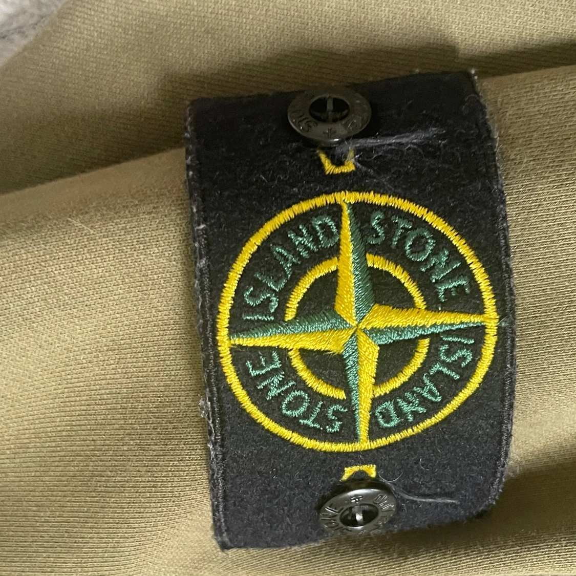 Olivgrön Stone Island sweatshirt - 2