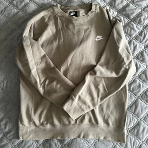 Nike Tröja - Bara att fråga vid någon fundering, Säljer billigt då jag rensar mina kläder!