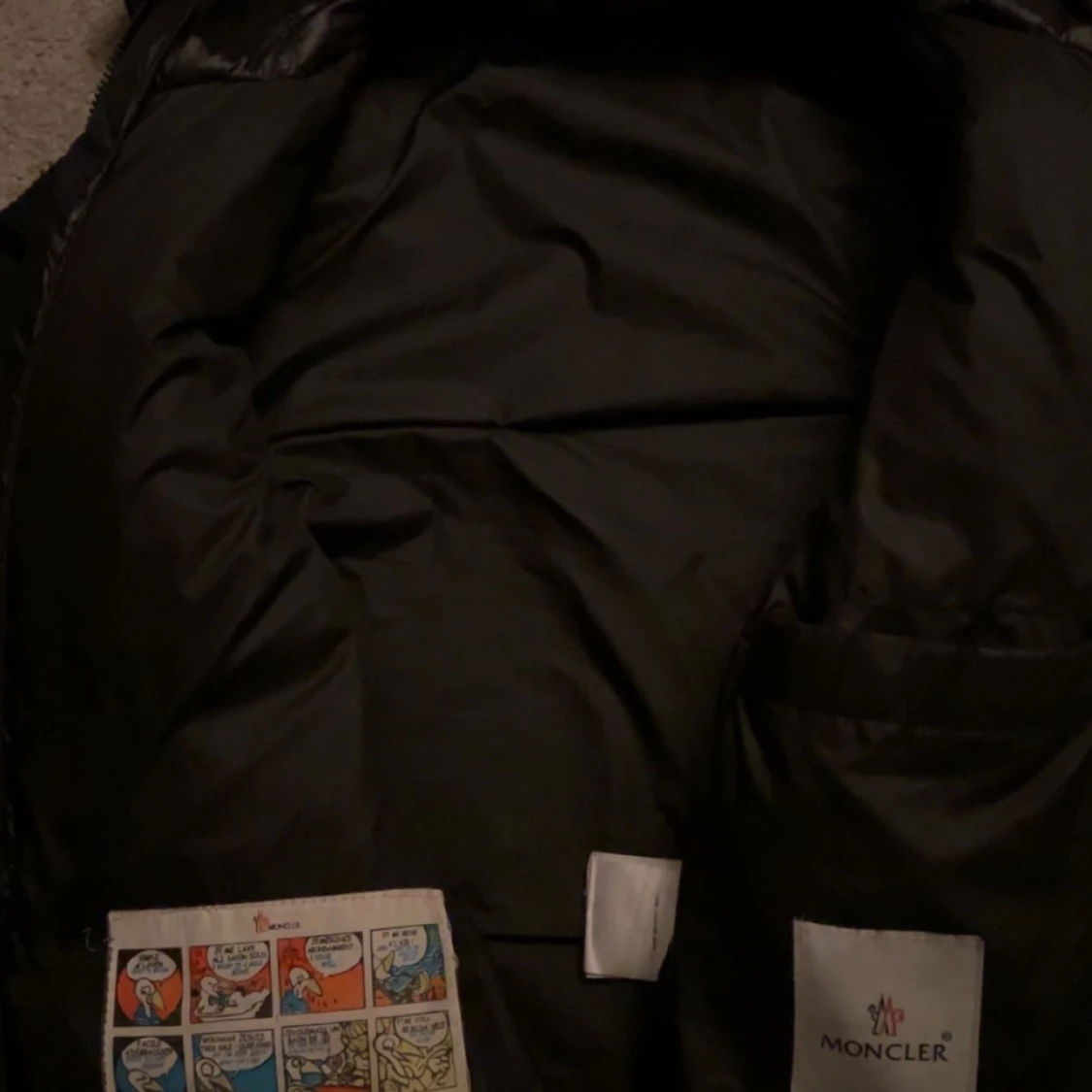 Svart dunväst från Moncler med huva - 2