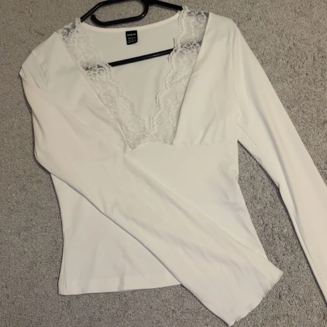 Vit långärmad spetstopp