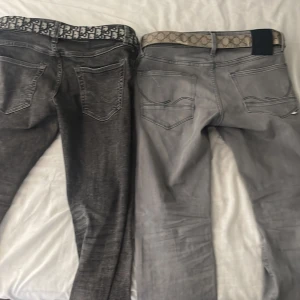 Jack and jones jeans slimfit - W28 l32 på båda säljer för 400 styck eller 600 för båda, bara testade 