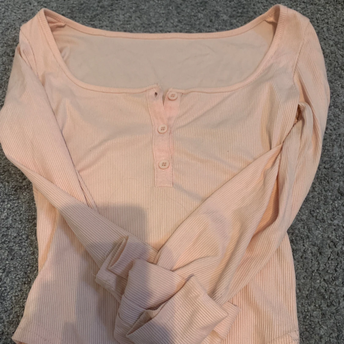 Ljusrosa ribbad långärmad topp
