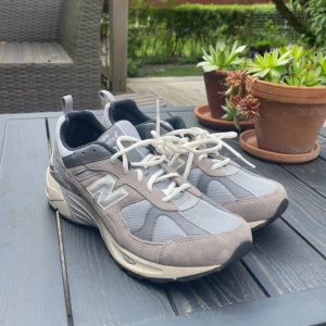 New balance skor  - Säljer ett par New Balance 878 för ett riktigt bra pris. De är aldrig använda. Inga tillbehör tillkommer. 