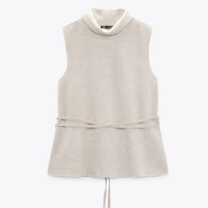 Zara topp - fin topp från Zara som bara är använd en gång därav nyskick, säljer då den inte kommer till användning ❣️