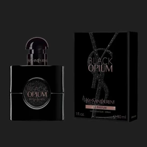 Yves Saint Laurent Black Opium - Black Opium Le Parfum från Yves Saint Laurent är en ikonisk parfym i en lyxig svart flaska med glittrande detaljer. Doften är djup och sensuell, perfekt för dig som gillar en mystisk och elegant vibe. Flaskan rymmer 30 ml och har en stilren, modern design.