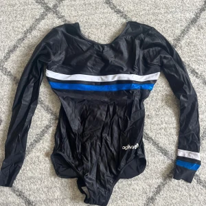 Svart långärmad gymnastikdräkt Agiva - Säljer min gymnastikdräkt då den inte kommer till användning längre. Väldigt bra skick!!