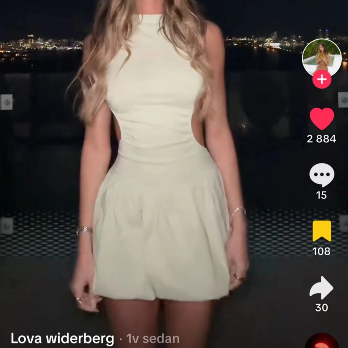 Vit ärmlös klänning