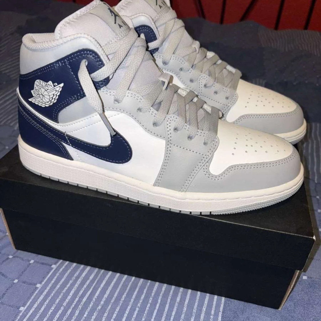 Nike Air Jordan 1 Mid vit/grå/blå