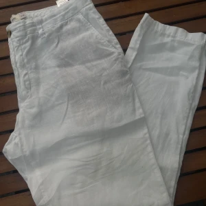 Dressman linnebyxor  - Hej, säljer ett par fina linnebyxor från dressman. Storlek 34/32. Har du några fler frågor så är det bara att höra av dig!