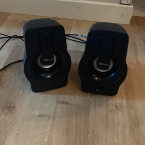 Högtalare till TV - Har haft den till tv å sen använder jag inte dom längre 