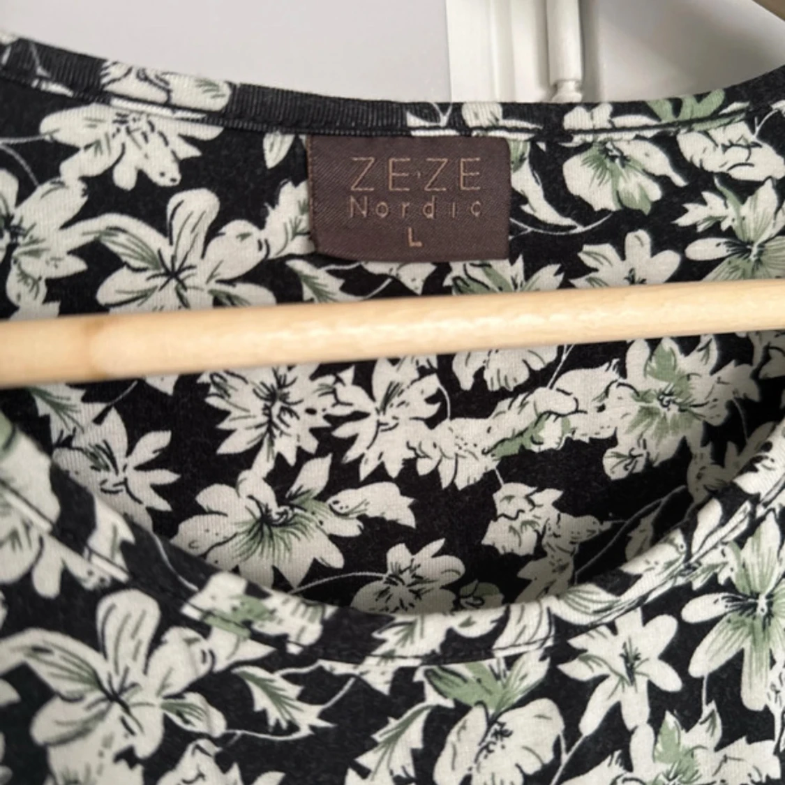 Blommig topp från Zeze Nordic - 1