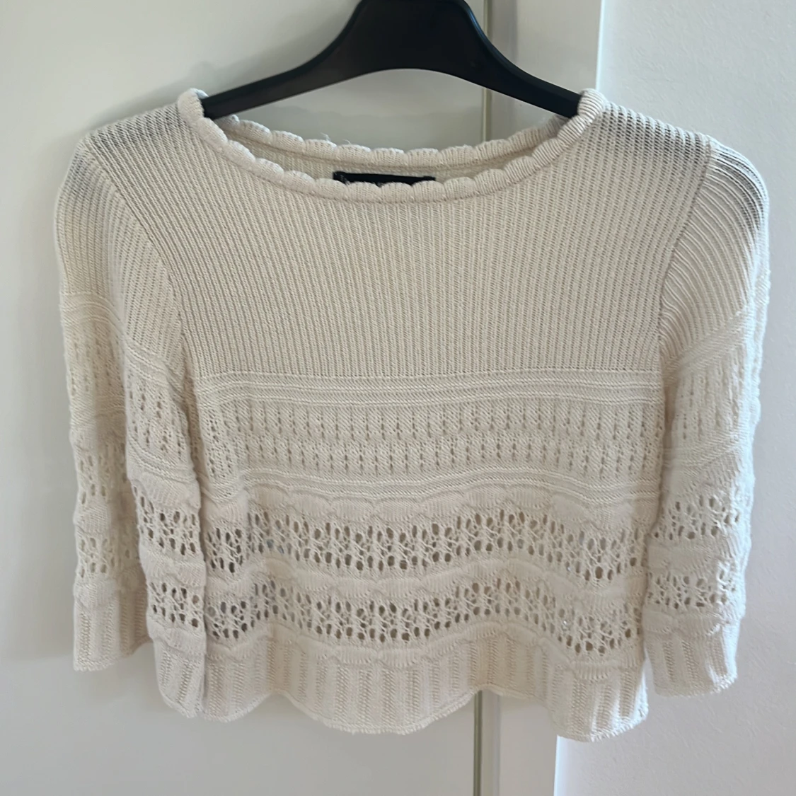 Beige stickad tröja från MNG