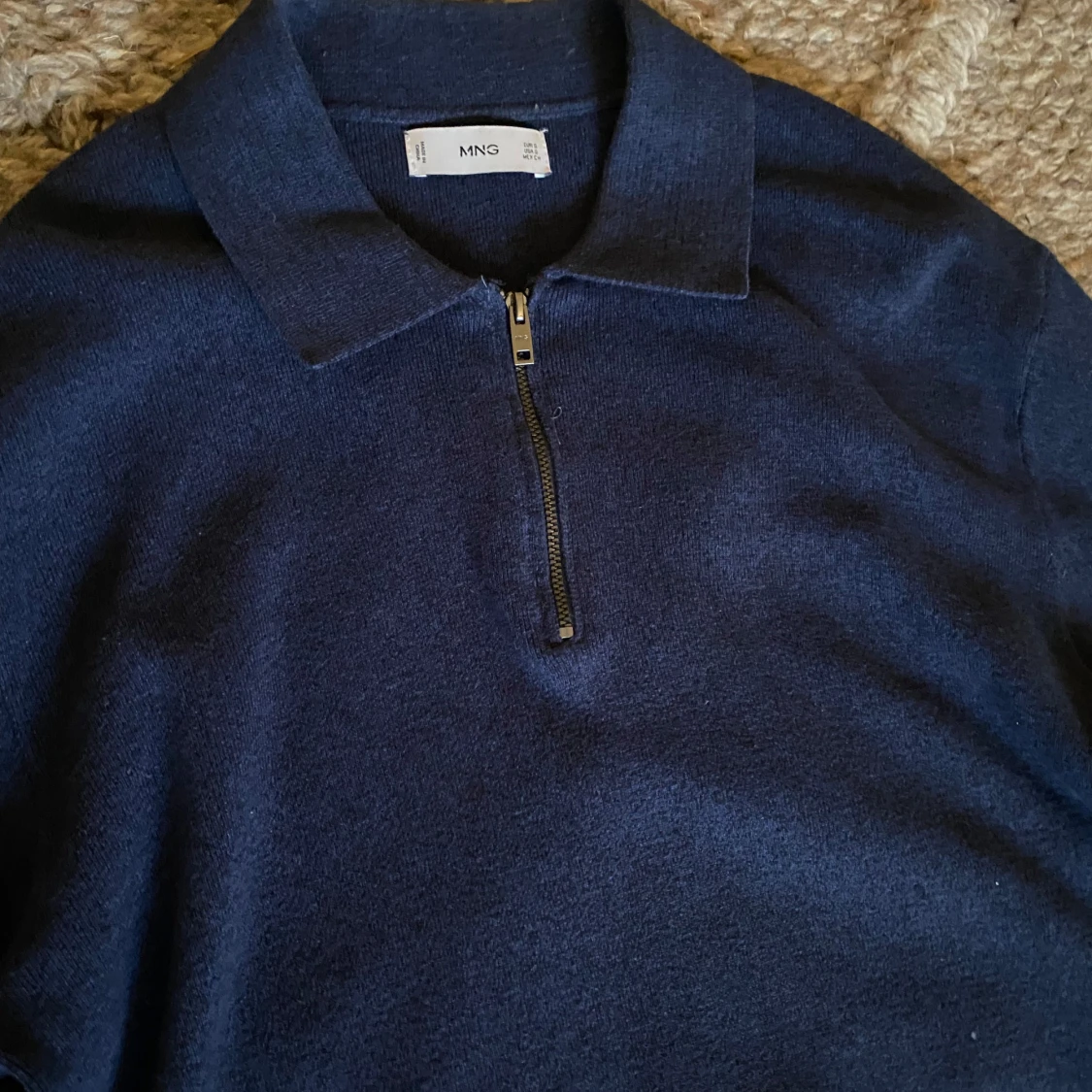 Mörkblå tröja - 2