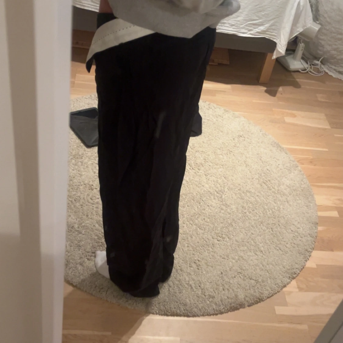 Svarta wide byxor från Zara XS - 1