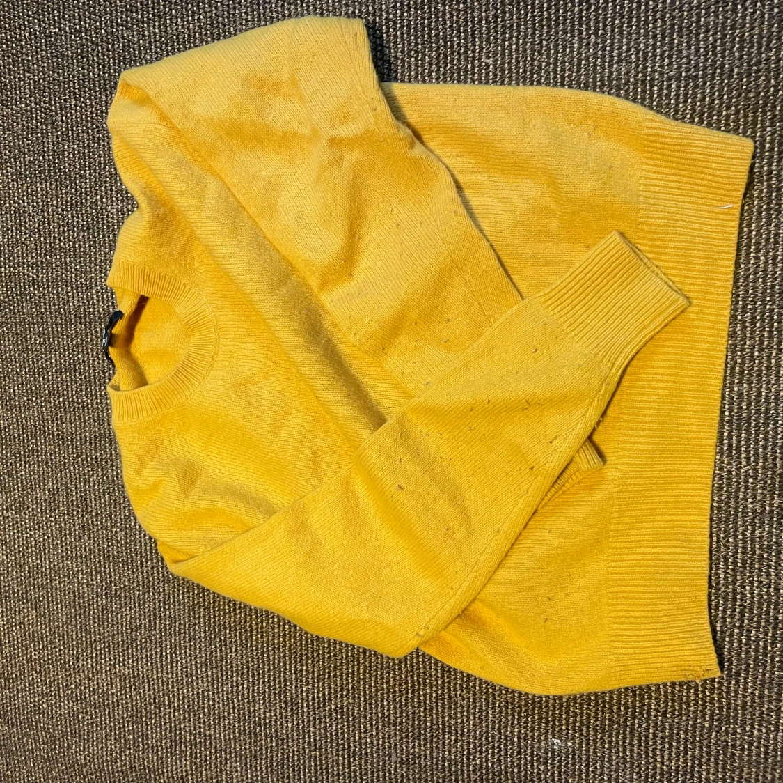 Gul stickad tröja från Uniqlo XS