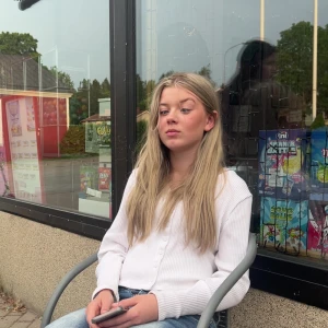 Säljer en gullig flicka - ja säljer en gullig liten flicka, hon är blond o gullig. Kom i DM för mer info:)