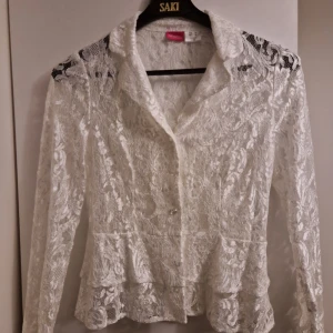 Vit spetsblus - Vit spetsblus