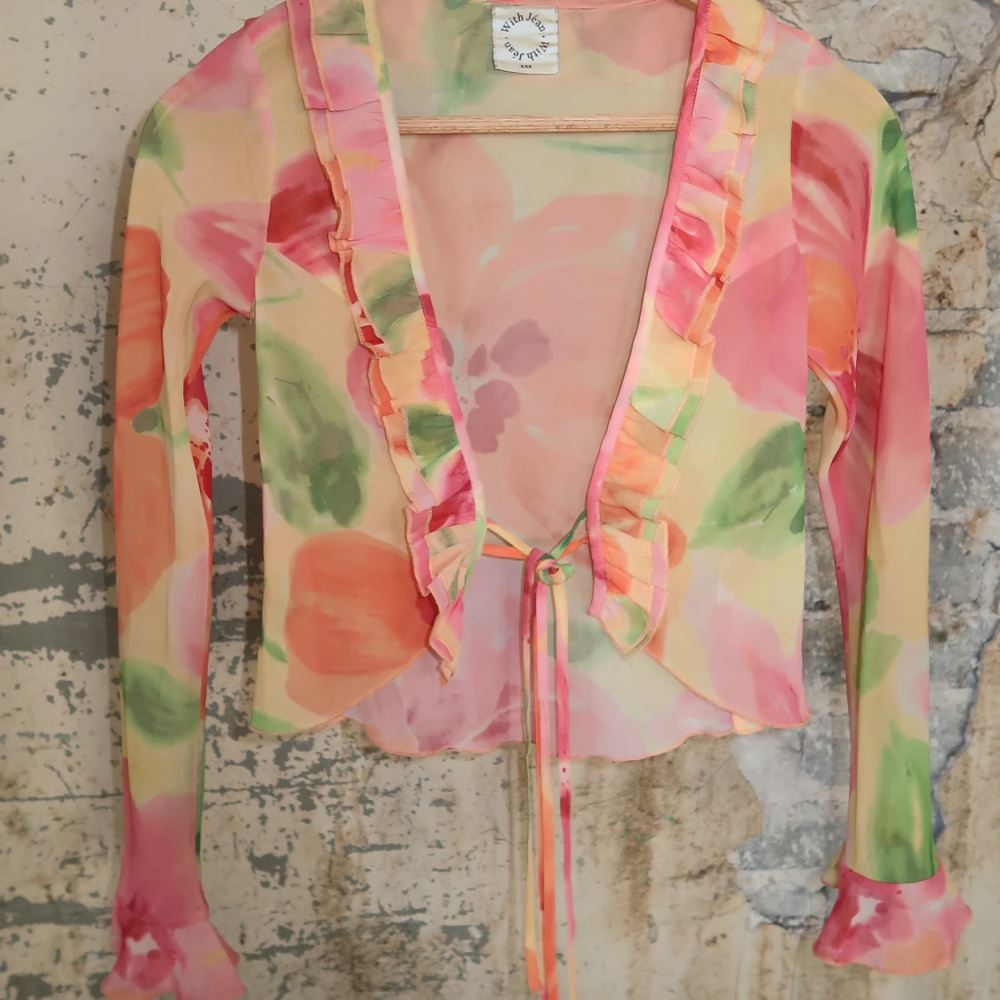 Blommig volangblus med knytband - 1