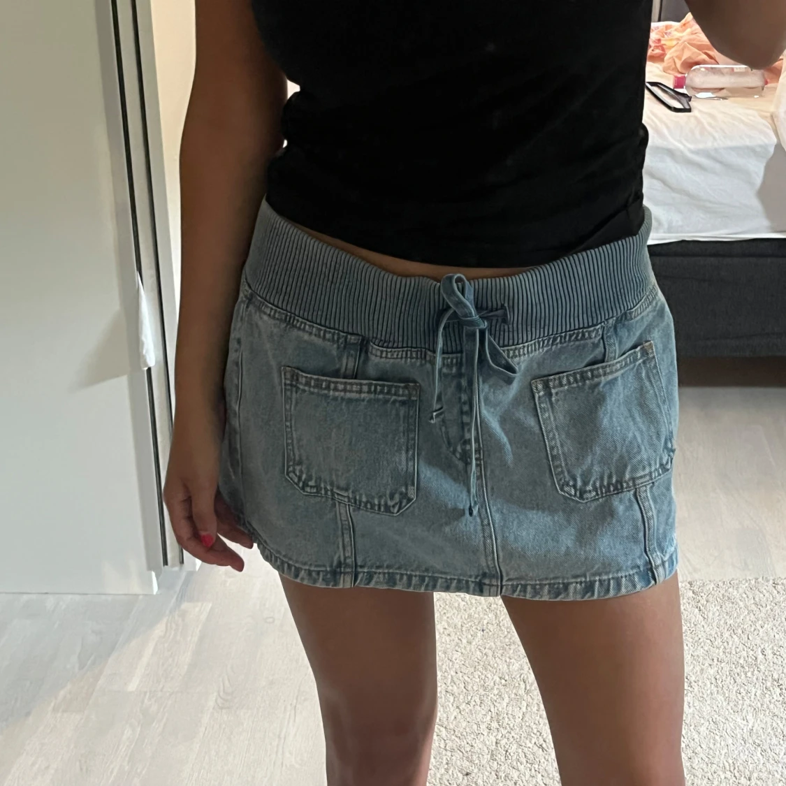 Blå jeanskjol med snörning - 2