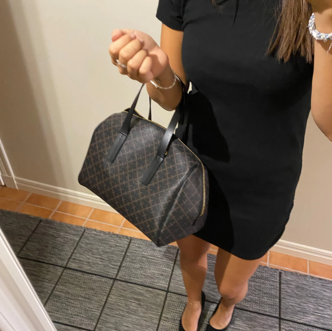 Svart tight kortklänning