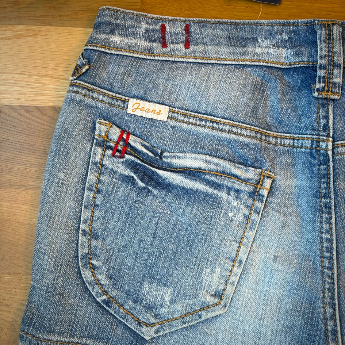 Blå lågmidjade jeansshorts  - 3