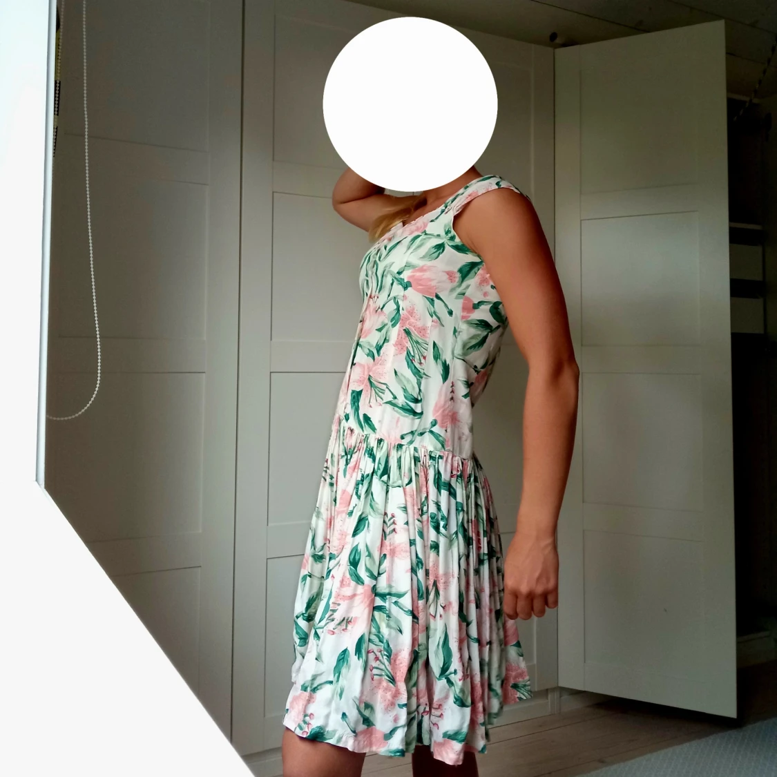 Sommarklänning med knappar - 3