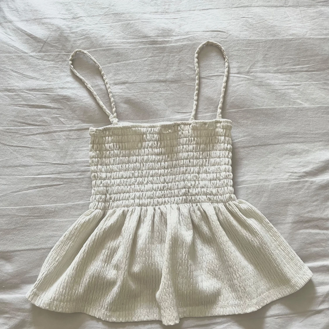 Vit volang topp från Gina Tricot  - 1