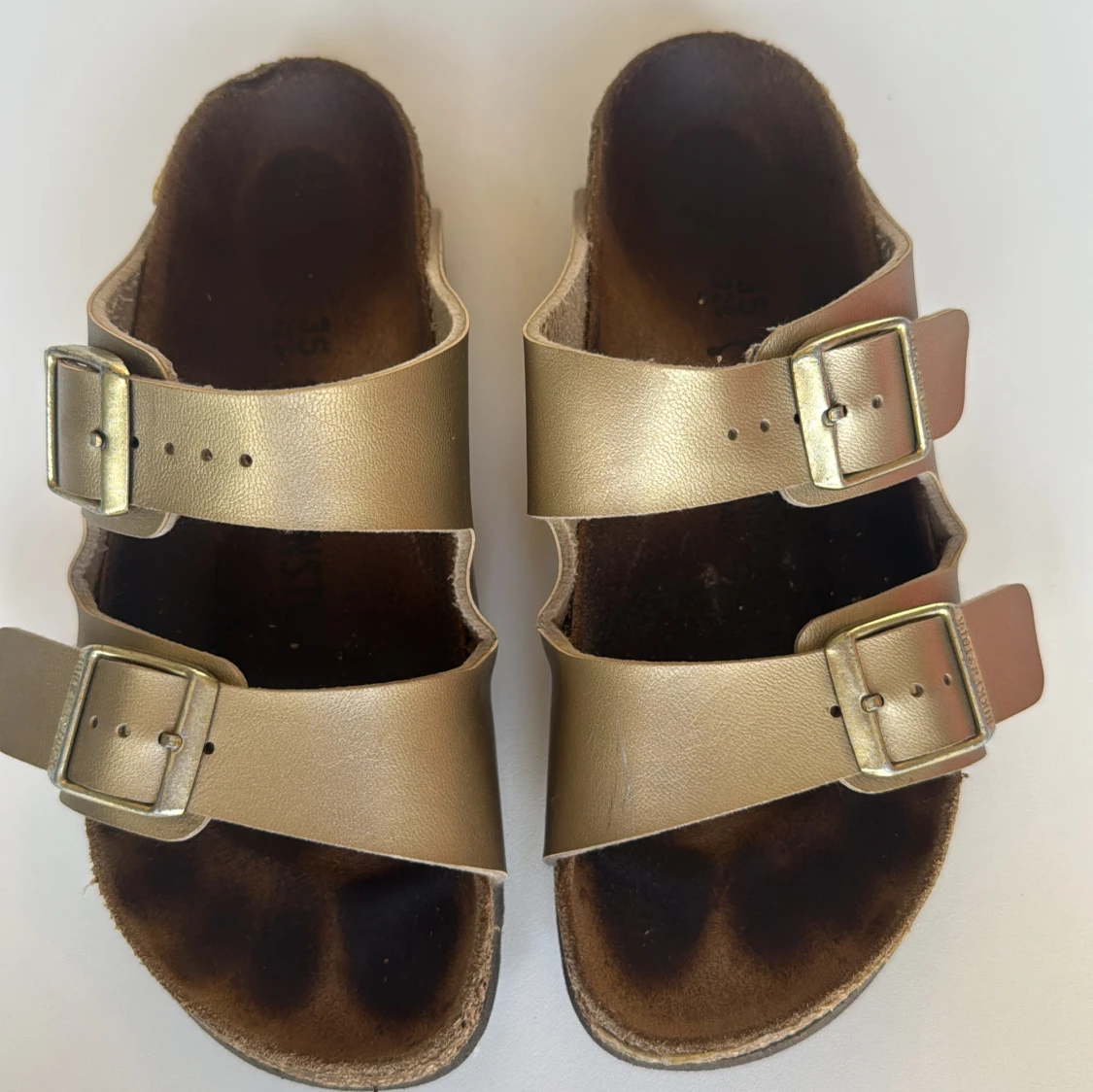 Guldiga sandaler från Birkenstock