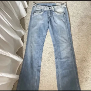 Ljusblå bootcut jeans från Pepe Jeans - Storlek W28 L34🤍pris kan diskuteras