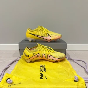 Nike vapor 15 - Nike Vapor 15  Storlek: 42  Pris: 1300kr  Skick: 8/10 endast smuts på skorna 