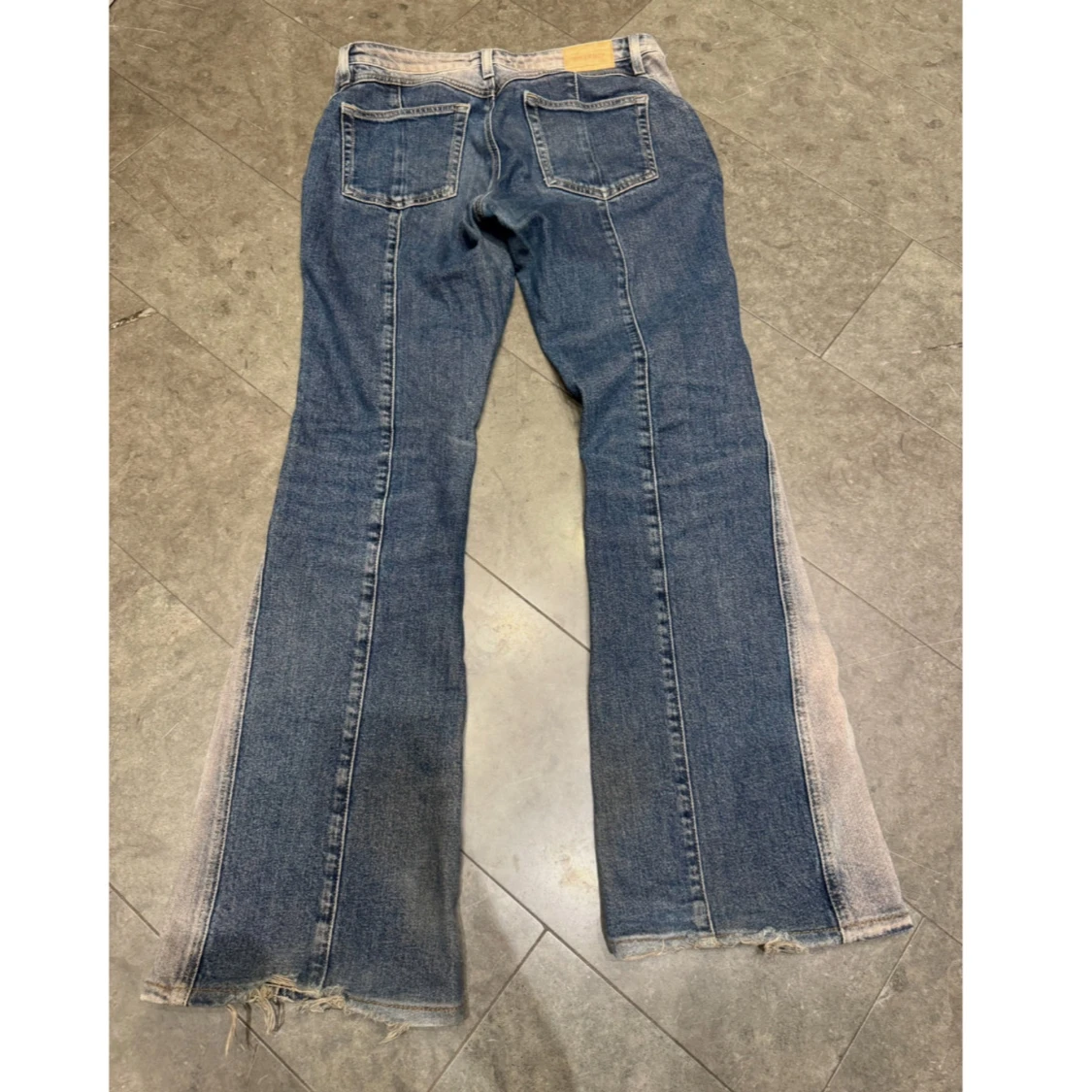 Blå bootcut jeans med ljusa sidor blekta - 3