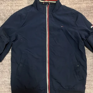 Tommy hilfiger jacka  - Bra skick.