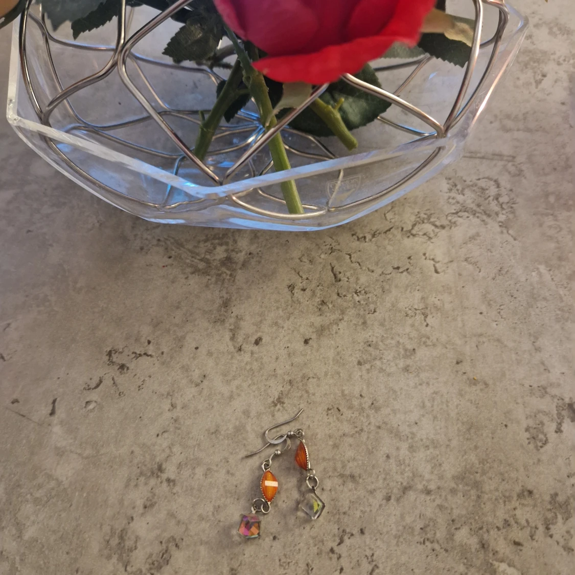 Färgglada hängande örhängen