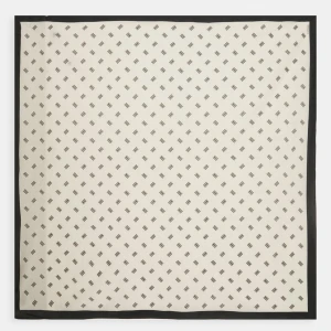 Scarf/sarong - Scarf/sarong från By Malene Birger. Helt ny med prislapp kvar. Jag kan skicka fler bilder om det behövs. Swisha gärna, skickar så fort som möjligt. Köpare står för frakt. 