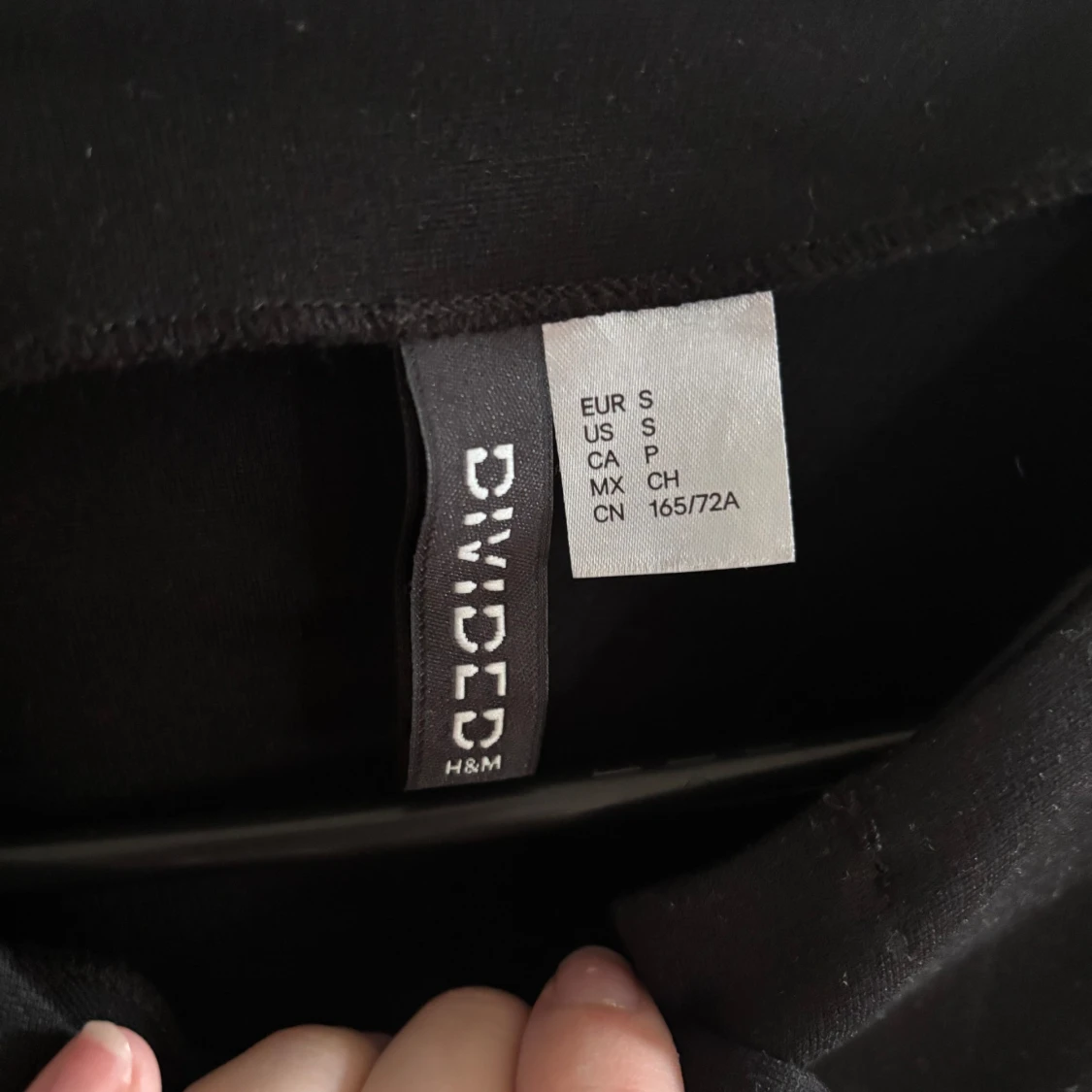 Svart kortärmad topp från H&M Divided - 1