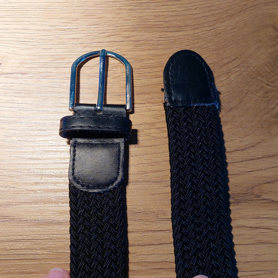 Svart flätat bälte med skinn och metallspänne - 1