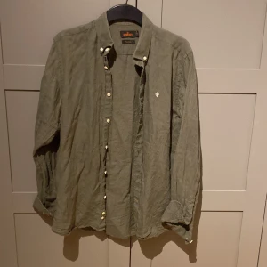 Morris skjorta - Snygg Morris skjorta |  Storleken är M men passar S |  Hör av er vid minsta fundering |  Ny pris ca 1600kr |